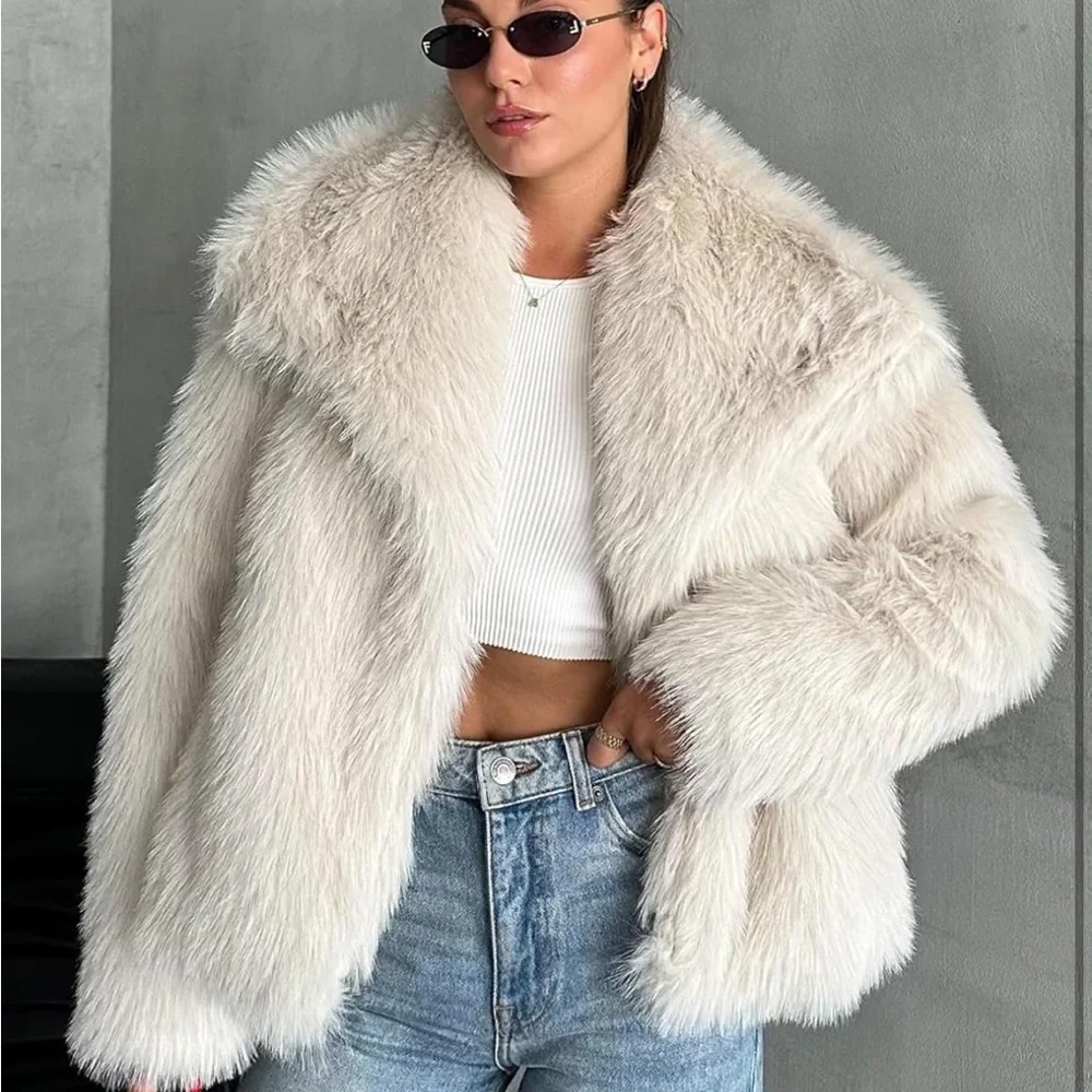 Women's Faux Fur Jacket - Cream women collared coat winter thick jacket - Picture 4 of 4